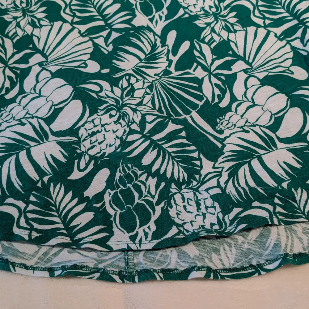 Nicole Miller Green & White Tropical Print Short Sleeve Top. 1x - Picture 4 of 4